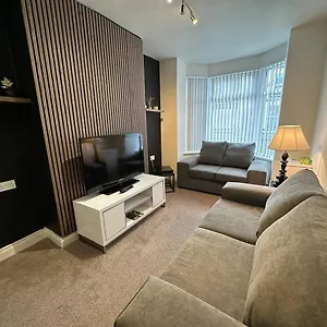  Holiday home 2br Stylish Ormeau Road House United Kingdom