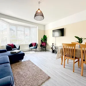 Apartment 3 Bedroom - Parking, Bournemouth