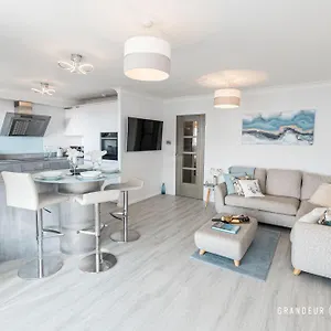 Apartment Seaview Retreat By Grandeur, Bournemouth